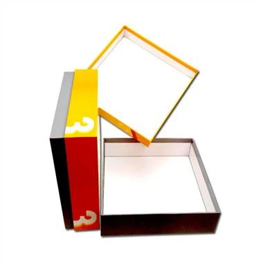 Auksinė prabangi dėžutė drabužių pakavimui