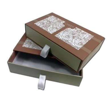 Kosmetikos dovanų dėžutė su slankiojančiu dangteliu